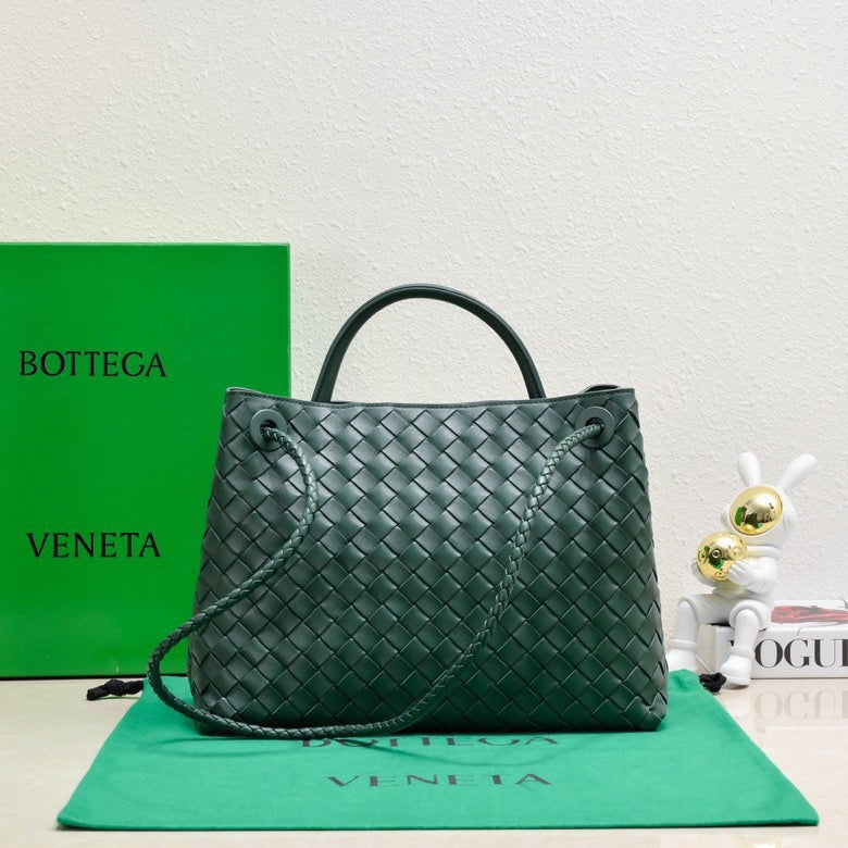 bv medium andiamo 32 dark green lambskin