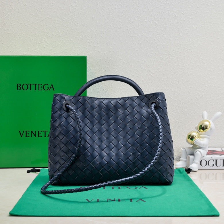 bv medium andiamo 32 dark blue lambskin