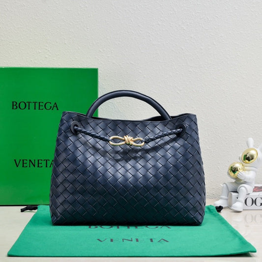 bv medium andiamo 32 dark blue lambskin