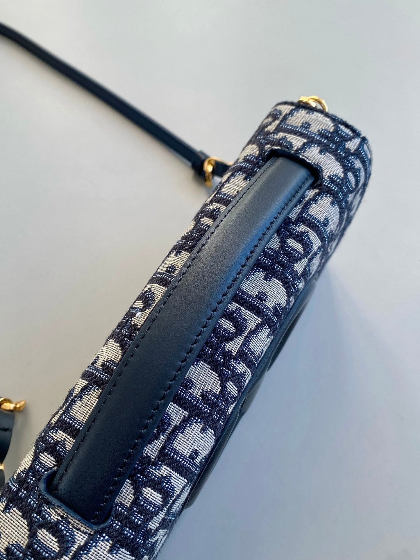 SIGNATURE CHAIN BAG 21 IN BLUE OBLIQUE JACQUARD