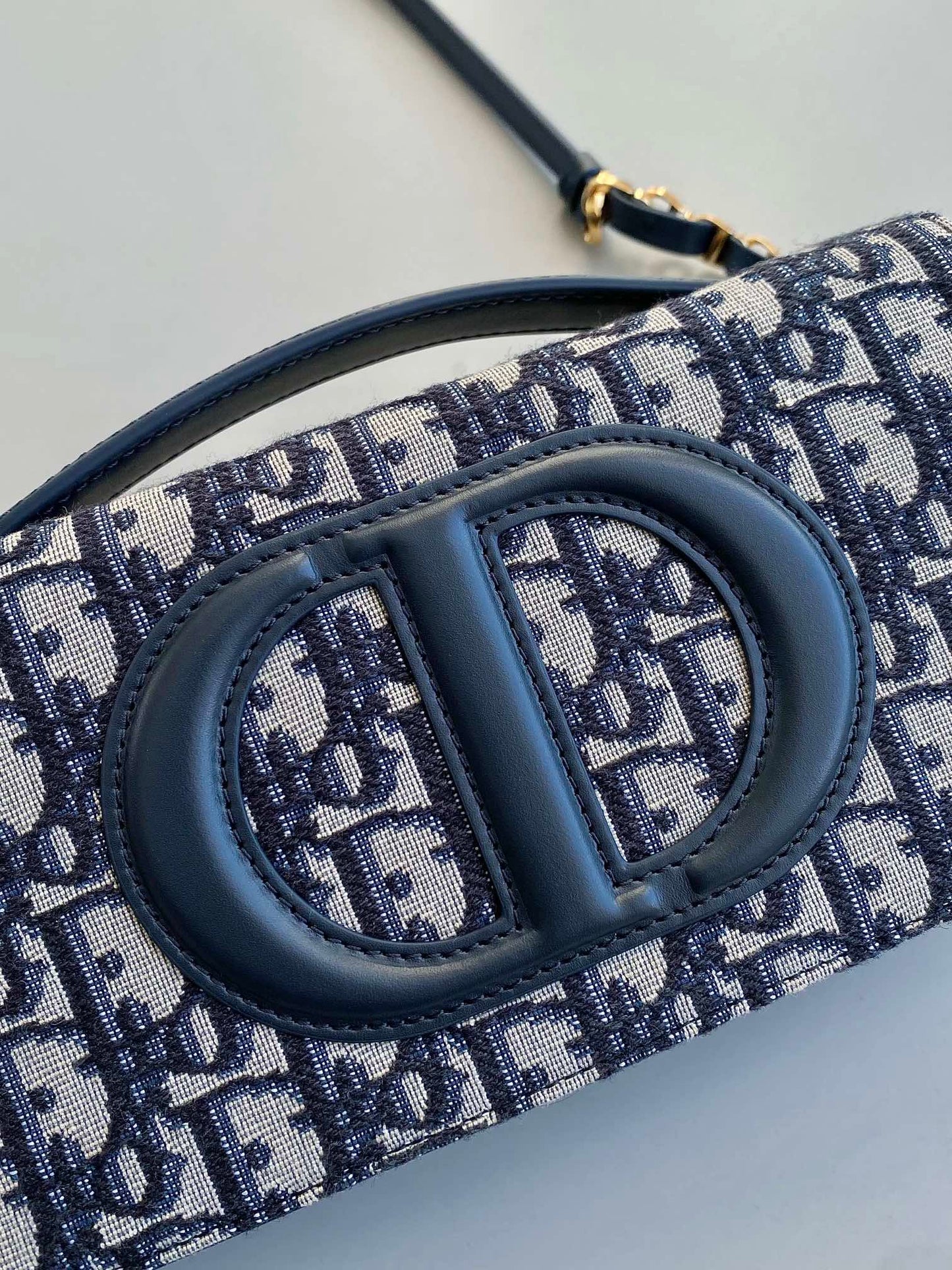 SIGNATURE CHAIN BAG 21 IN BLUE OBLIQUE JACQUARD