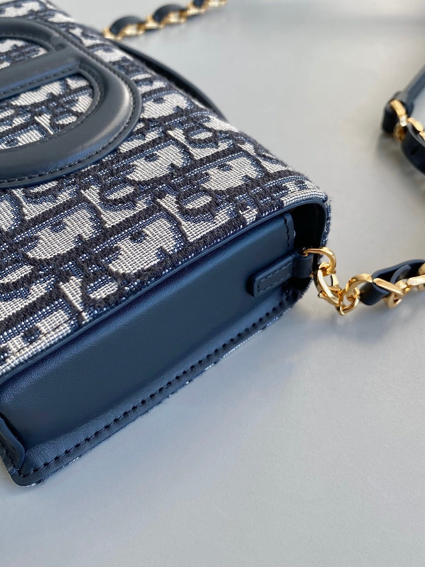 SIGNATURE CHAIN BAG 21 IN BLUE OBLIQUE JACQUARD