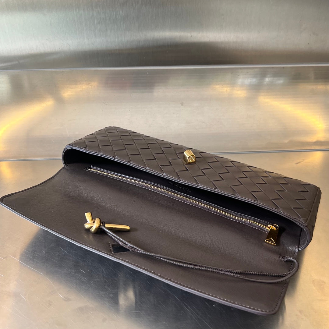 BV Long Clutch Andiamo With Handle 31cm Chocolate Calfskin Ghw