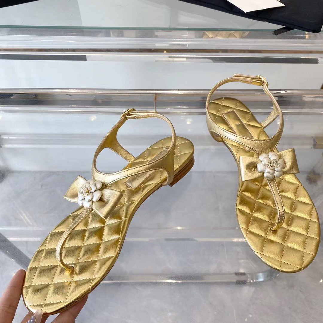 sandal gold metalic lambskin flower cc