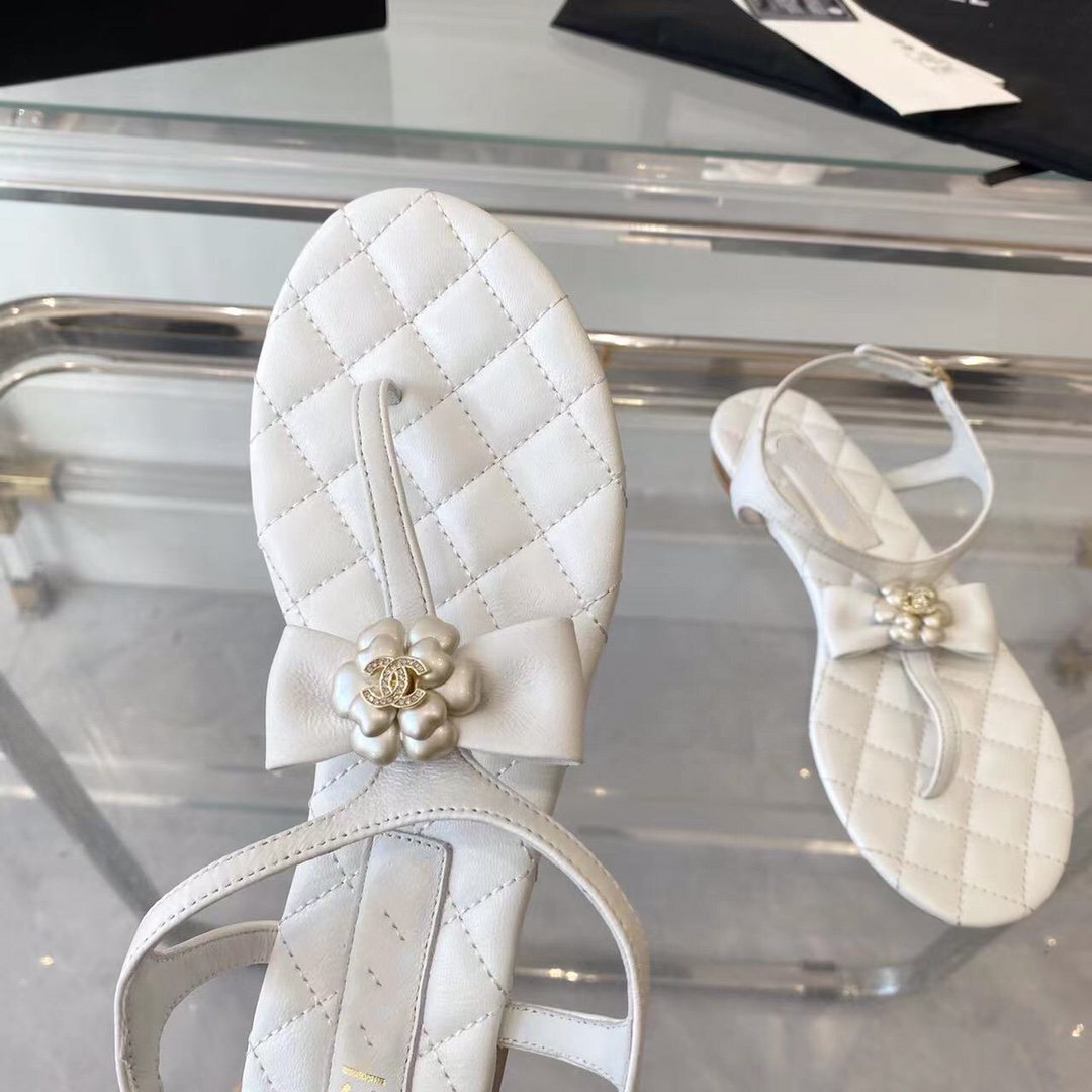 sandal white quilted lambskin flower cc