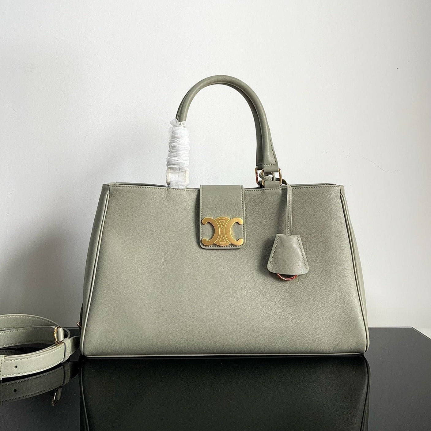 TRIOMPHE 37 SOFT CALFSKIN HANDBAG EICRU BEIGE