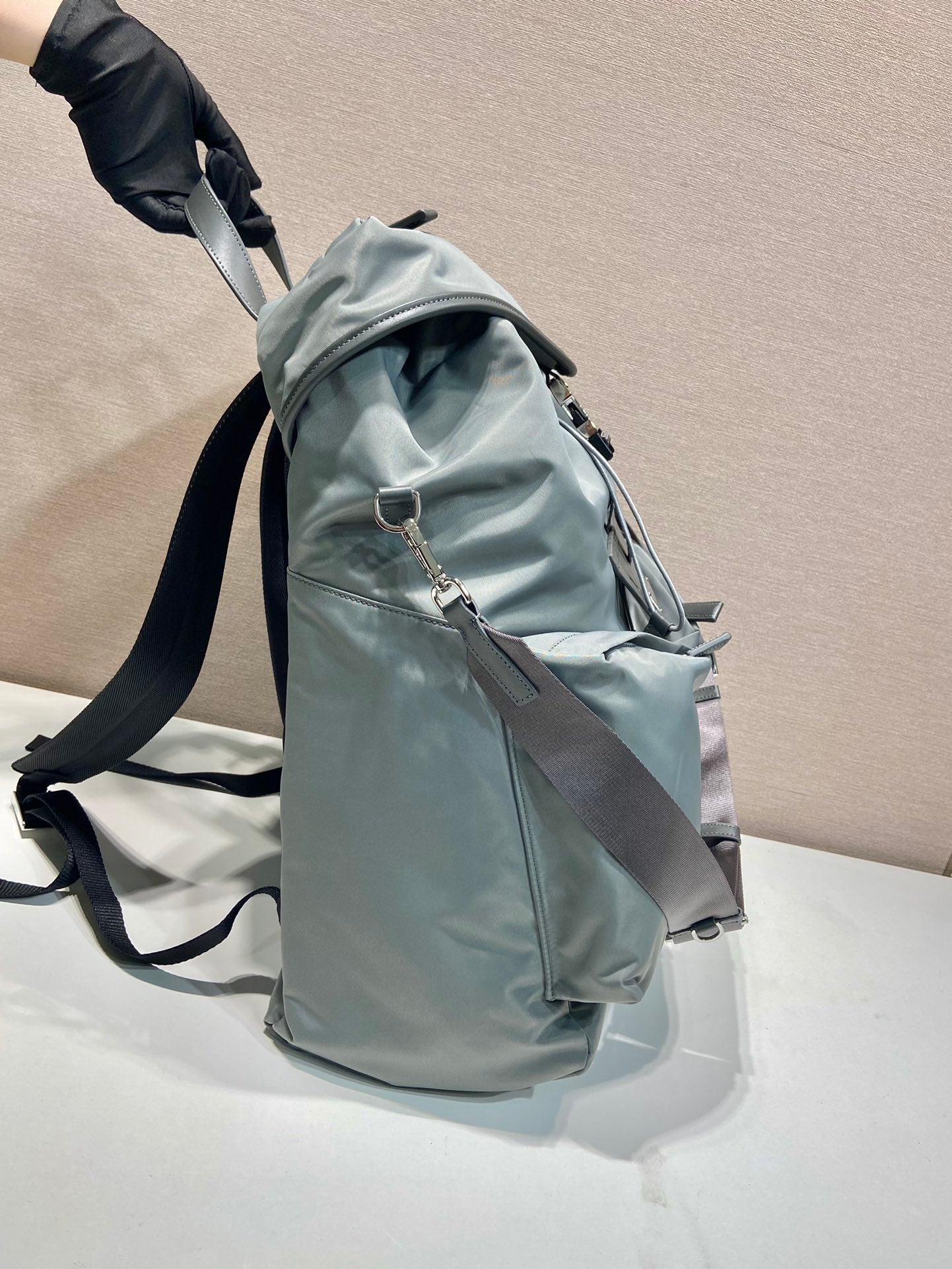 TRIANGLE LOGO BACKPACK 45 IN ASH GRAY RE-NYLON