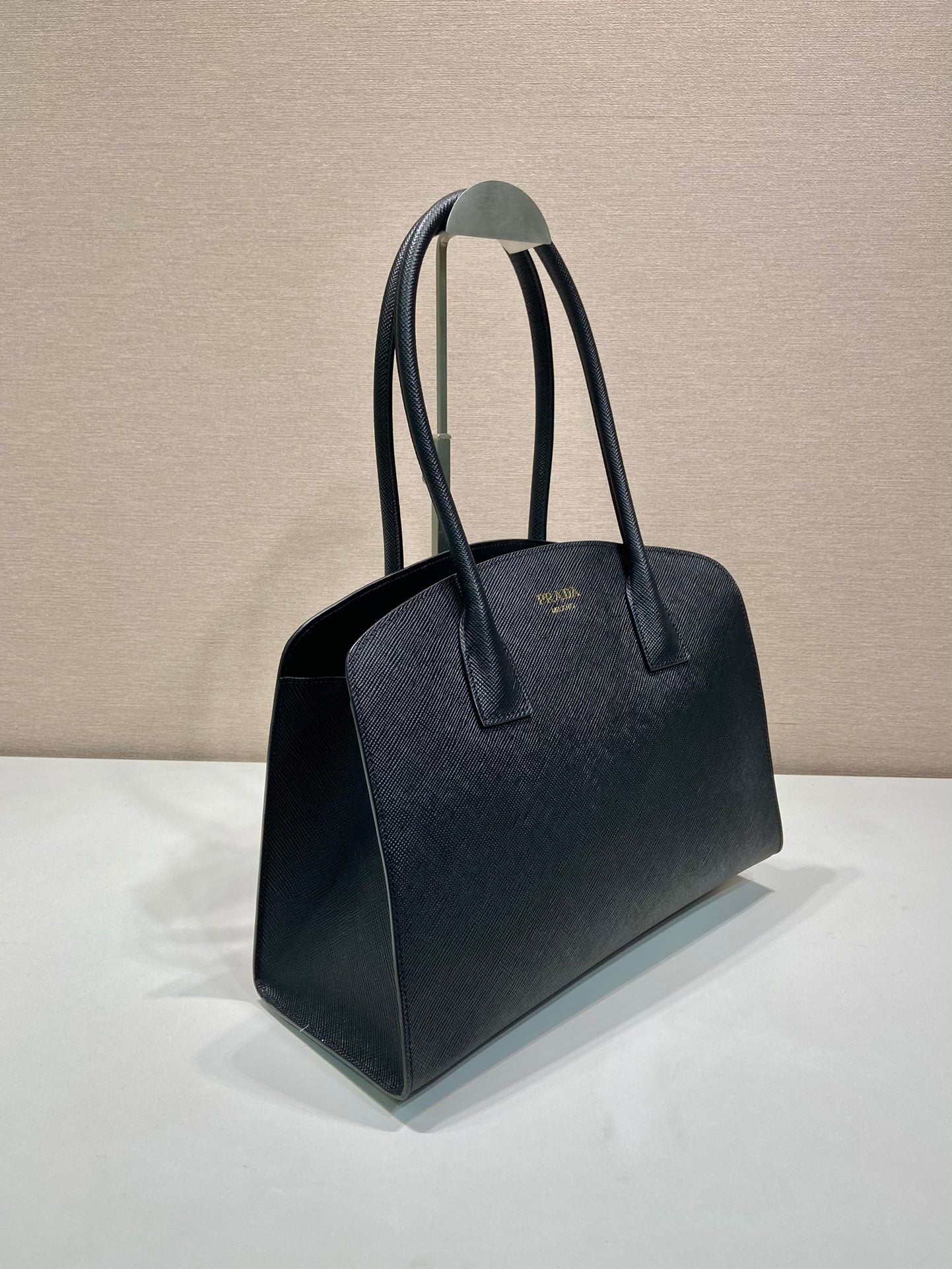 SHOPPING BAG 36 IN BLACK SAFFIANO LEATHER