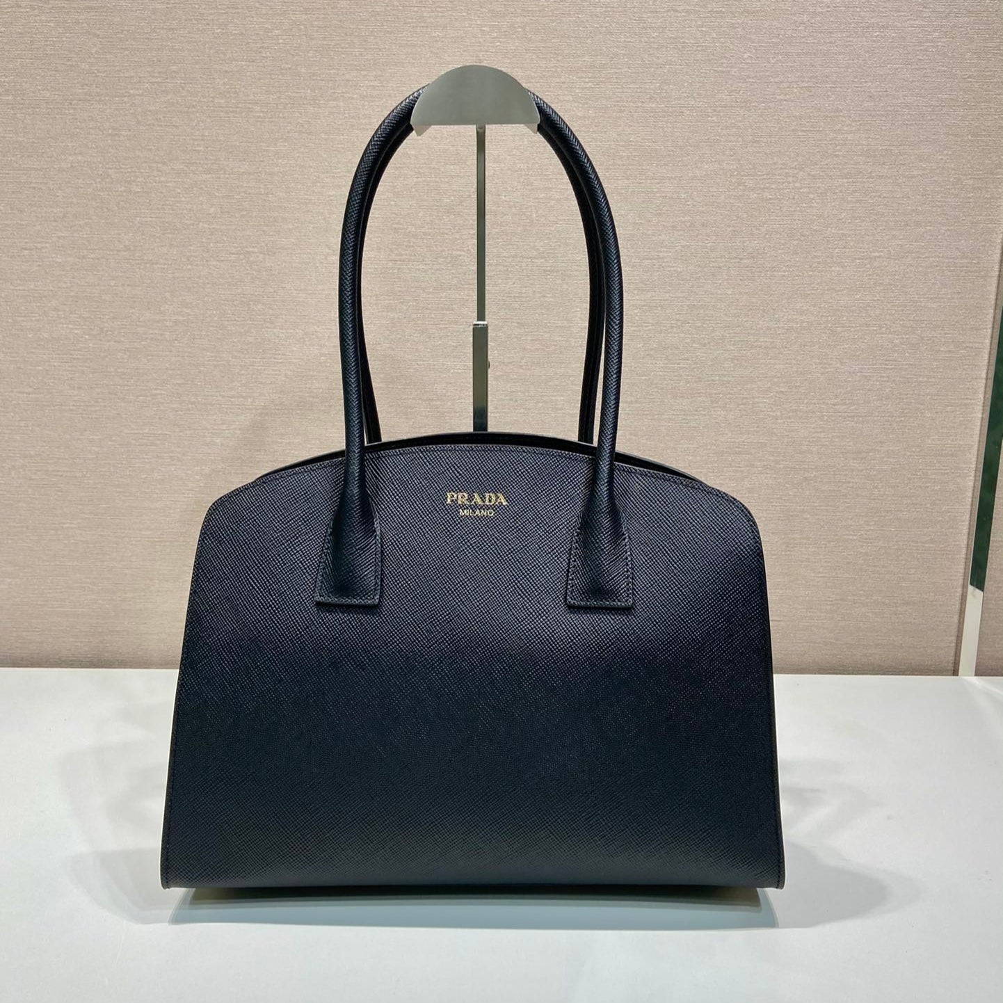 SHOPPING BAG 36 IN BLACK SAFFIANO LEATHER