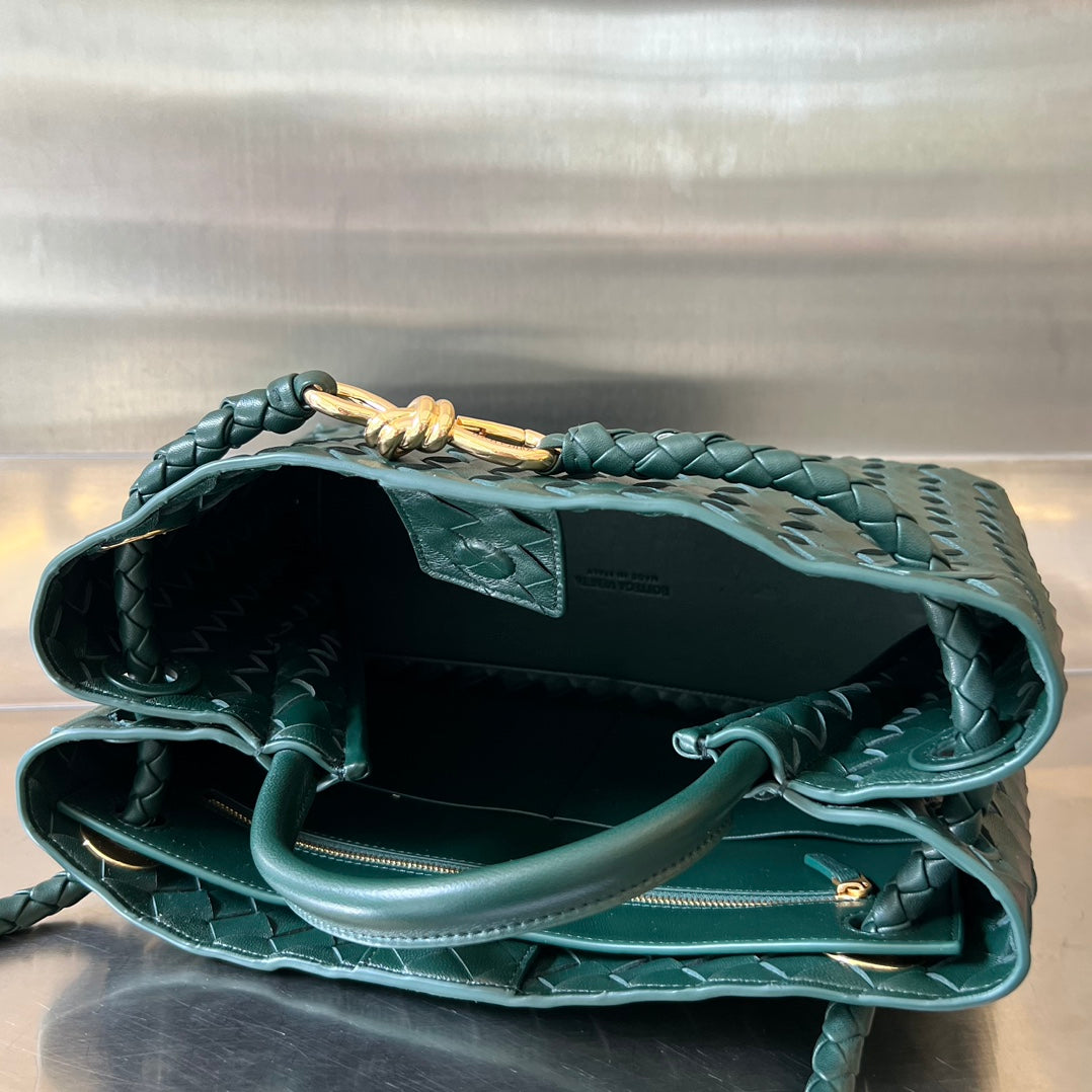 bv medium andiamo 32 castleton green lambskin