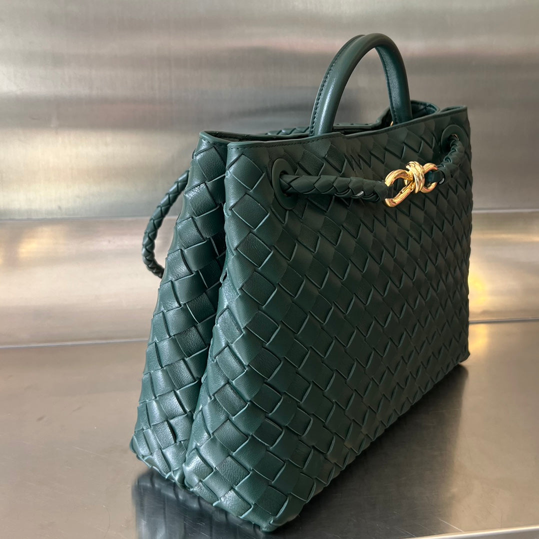 bv medium andiamo 32 castleton green lambskin