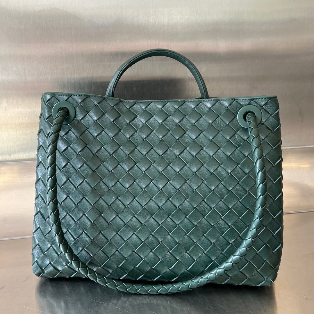 bv medium andiamo 32 castleton green lambskin