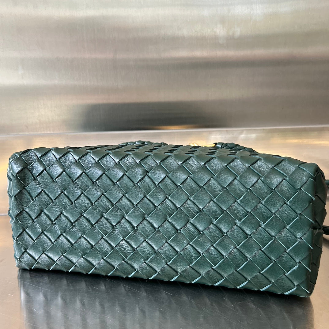 bv medium andiamo 32 castleton green lambskin