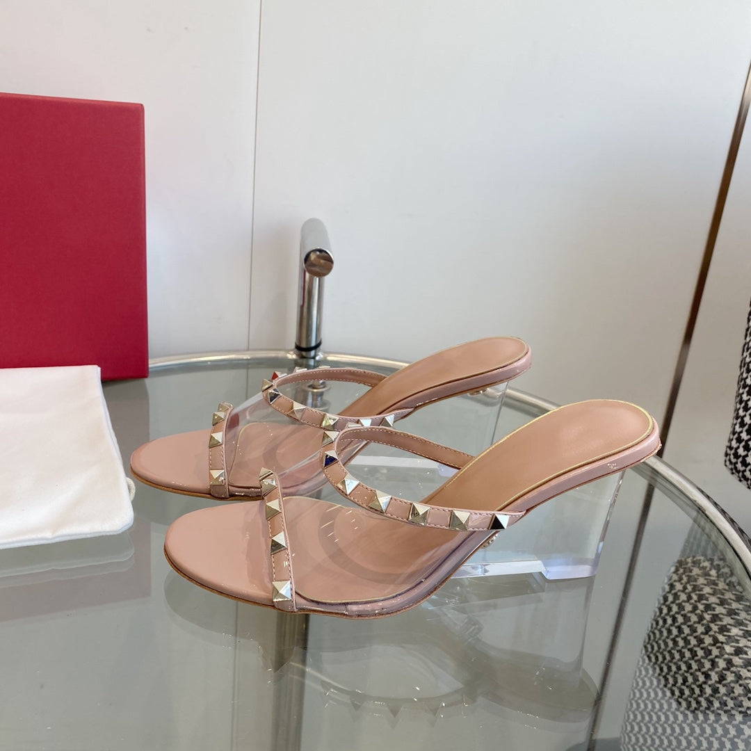 80mm Rockstud Patent Rose Cannelle Leather Mules Transparent