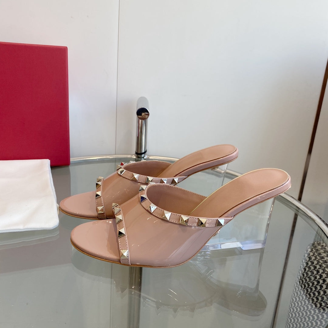 80mm Rockstud Patent Rose Cannelle Leather Mules