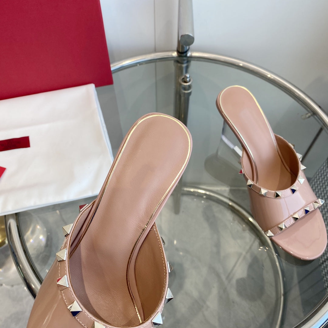 80mm Rockstud Patent Rose Cannelle Leather Mules