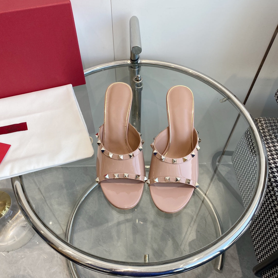 80mm Rockstud Patent Rose Cannelle Leather Mules