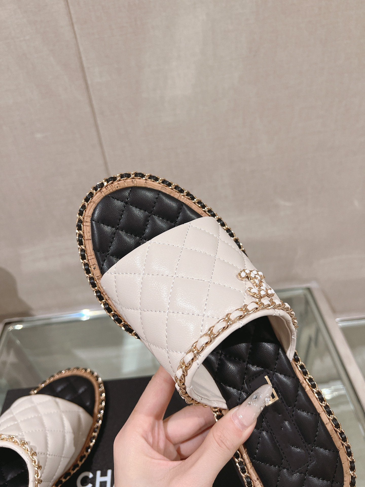 mule sandal 30 white black quilted lambskin