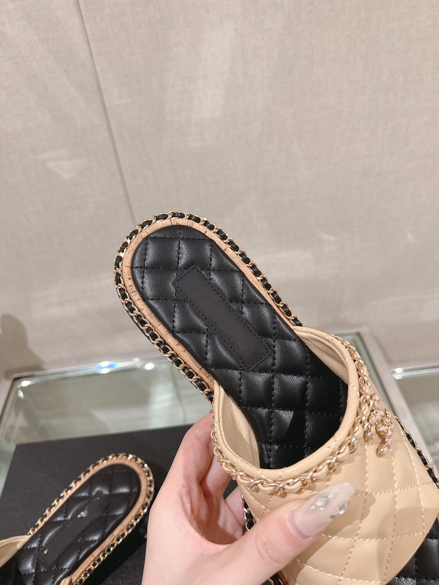 mule sandal 30 beige black quilted lambskin