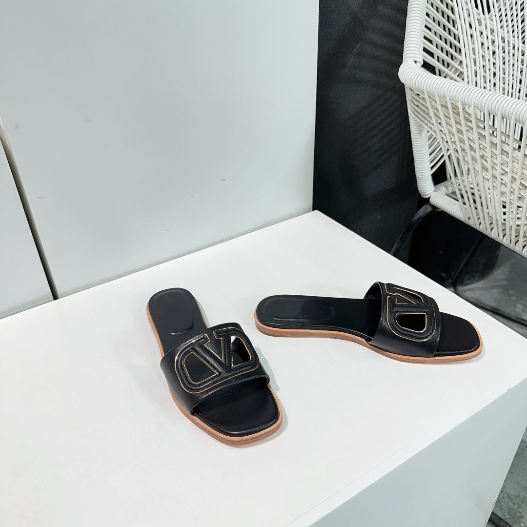 Vlogo Cut-Out Black Calfskin Slide Sandal