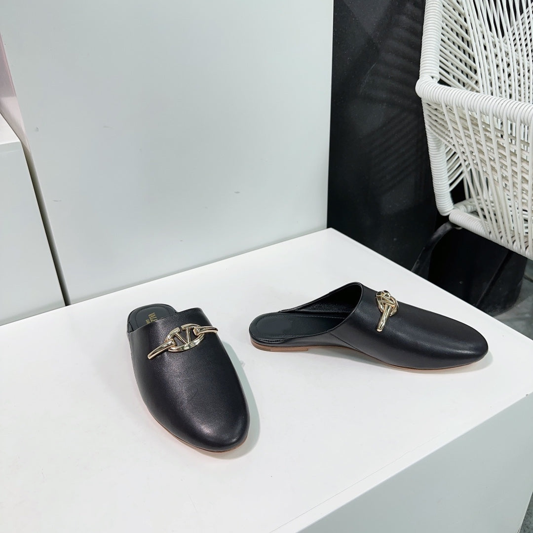 VLogo Signature Black Leather mules