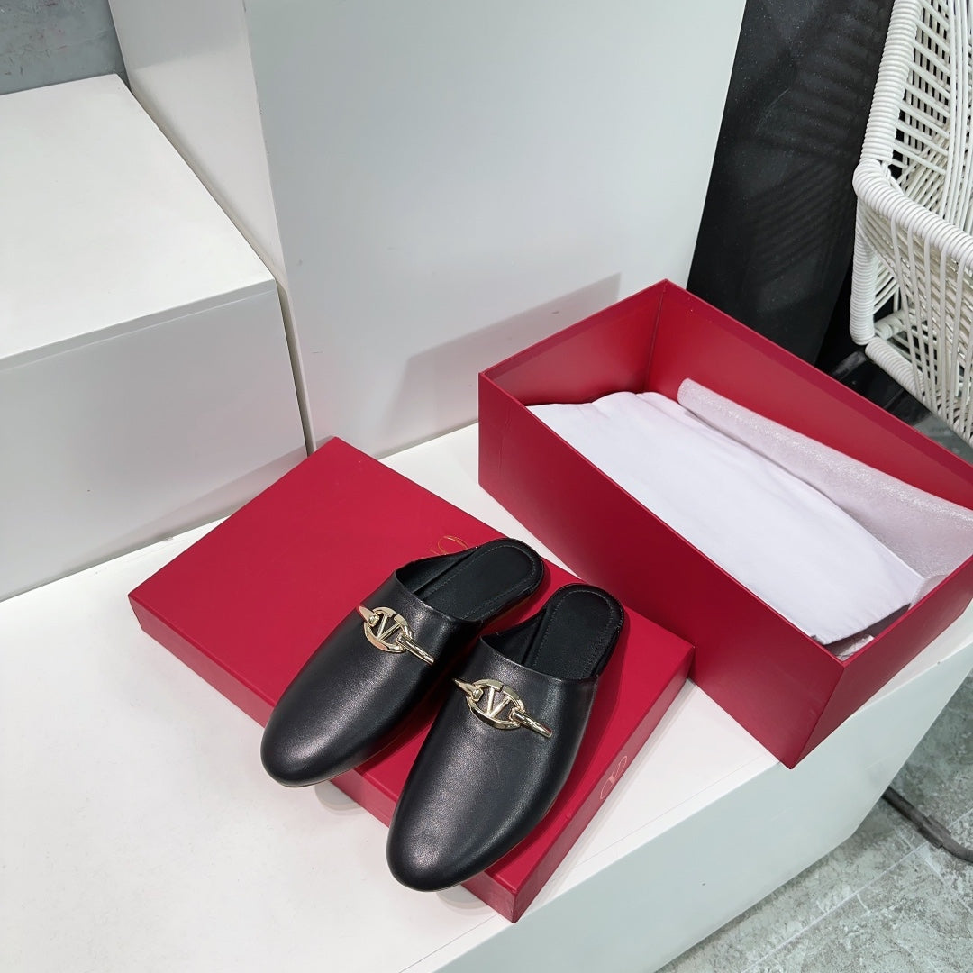 VLogo Signature Black Leather mules