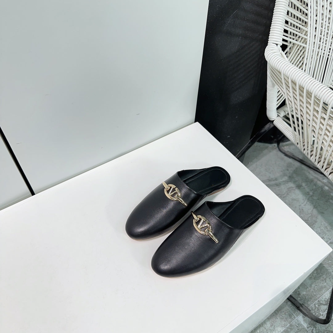 VLogo Signature Black Leather mules