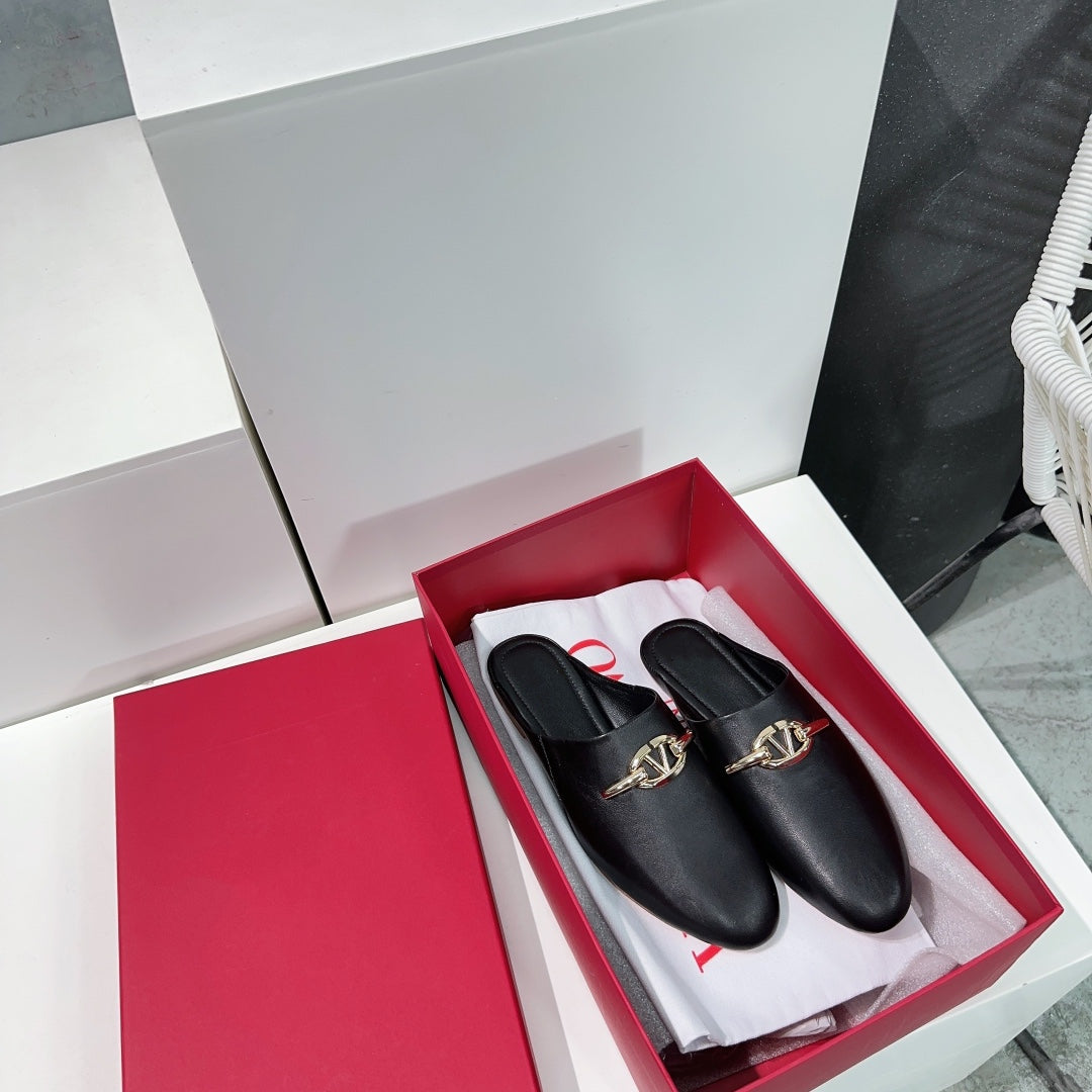 VLogo Signature Black Leather mules