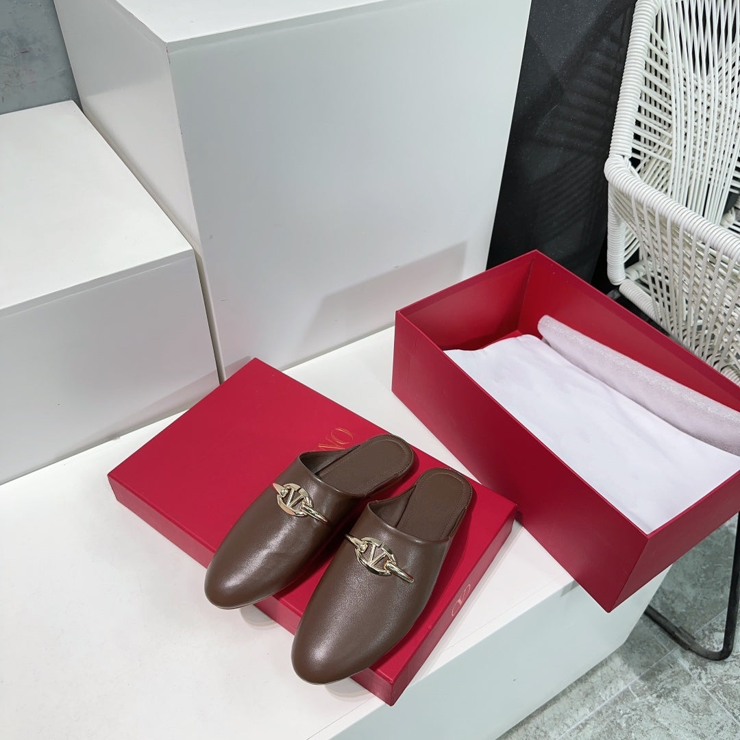 VLogo Signature Brown Leather mules