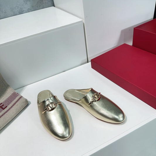 VLogo Signature Gold Leather mules