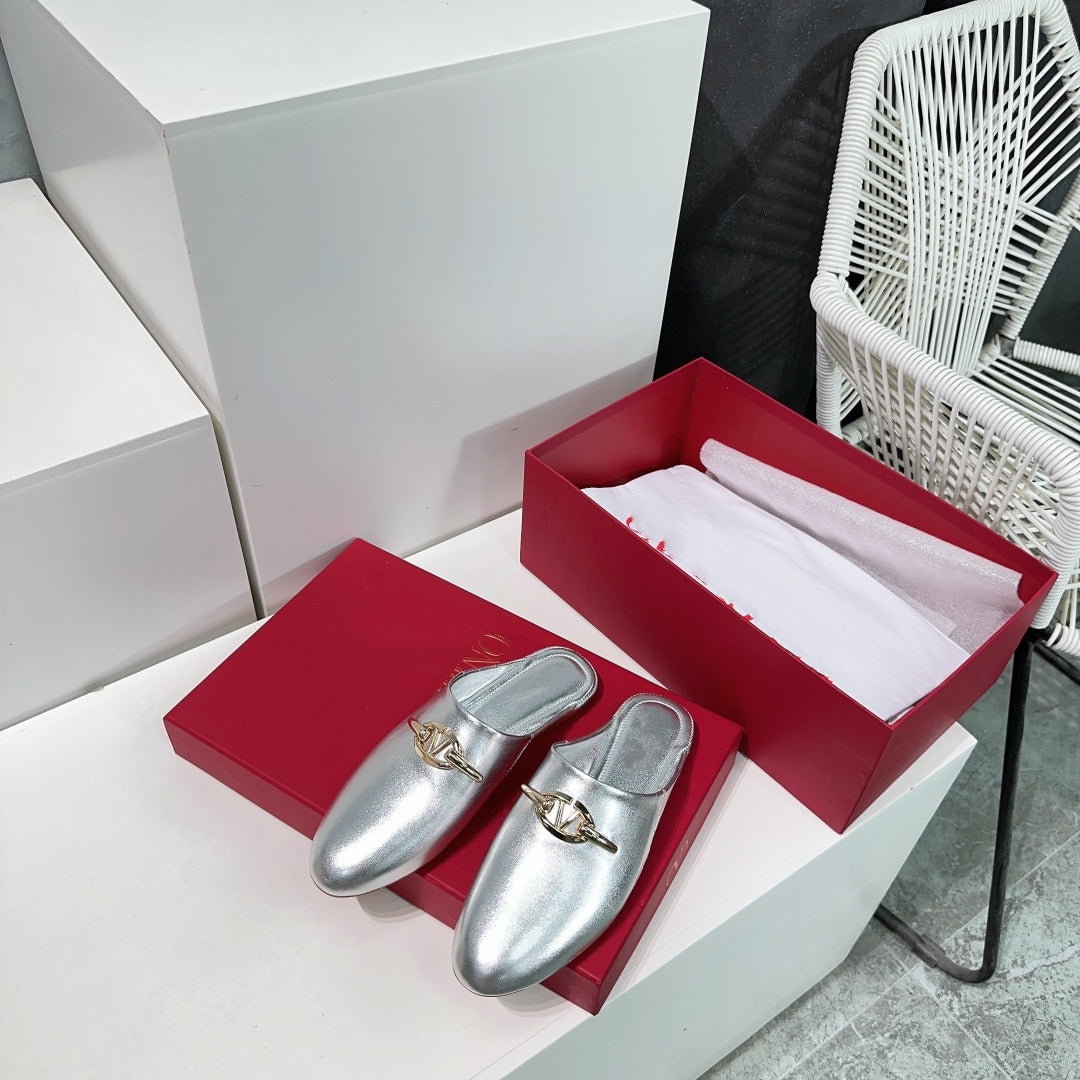 VLogo Signature Silver Leather mules