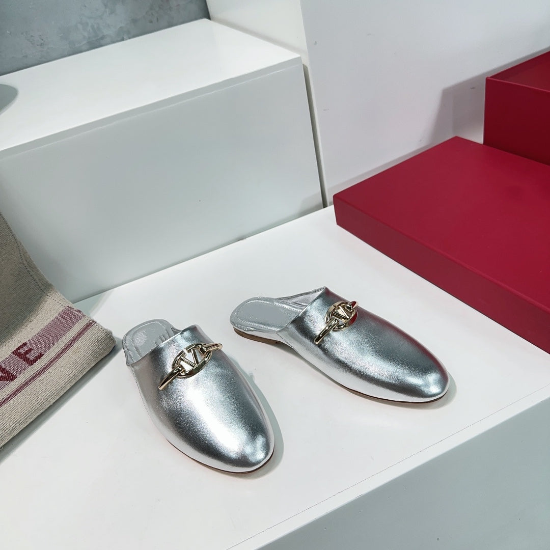 VLogo Signature Silver Leather mules