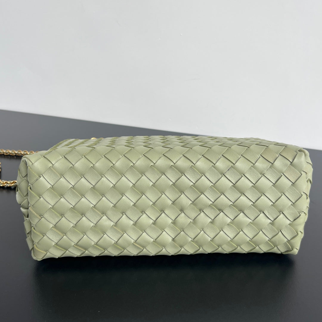 bv medium andiamo 32 light green lambskin