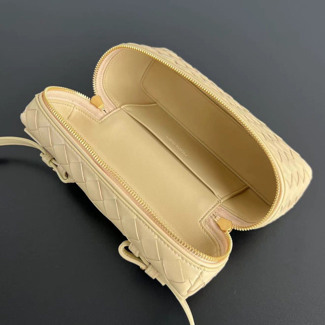 BANG BANG 22 VANITY CASE IN BEIGE CREAM CALFSKIN