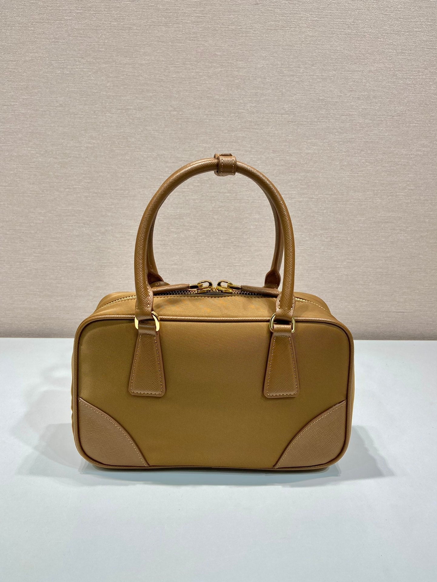 SMALL TOP HANDLE BAG 25 IN GOLDEN BROWN NYLON AND CALFSKIN TRIM