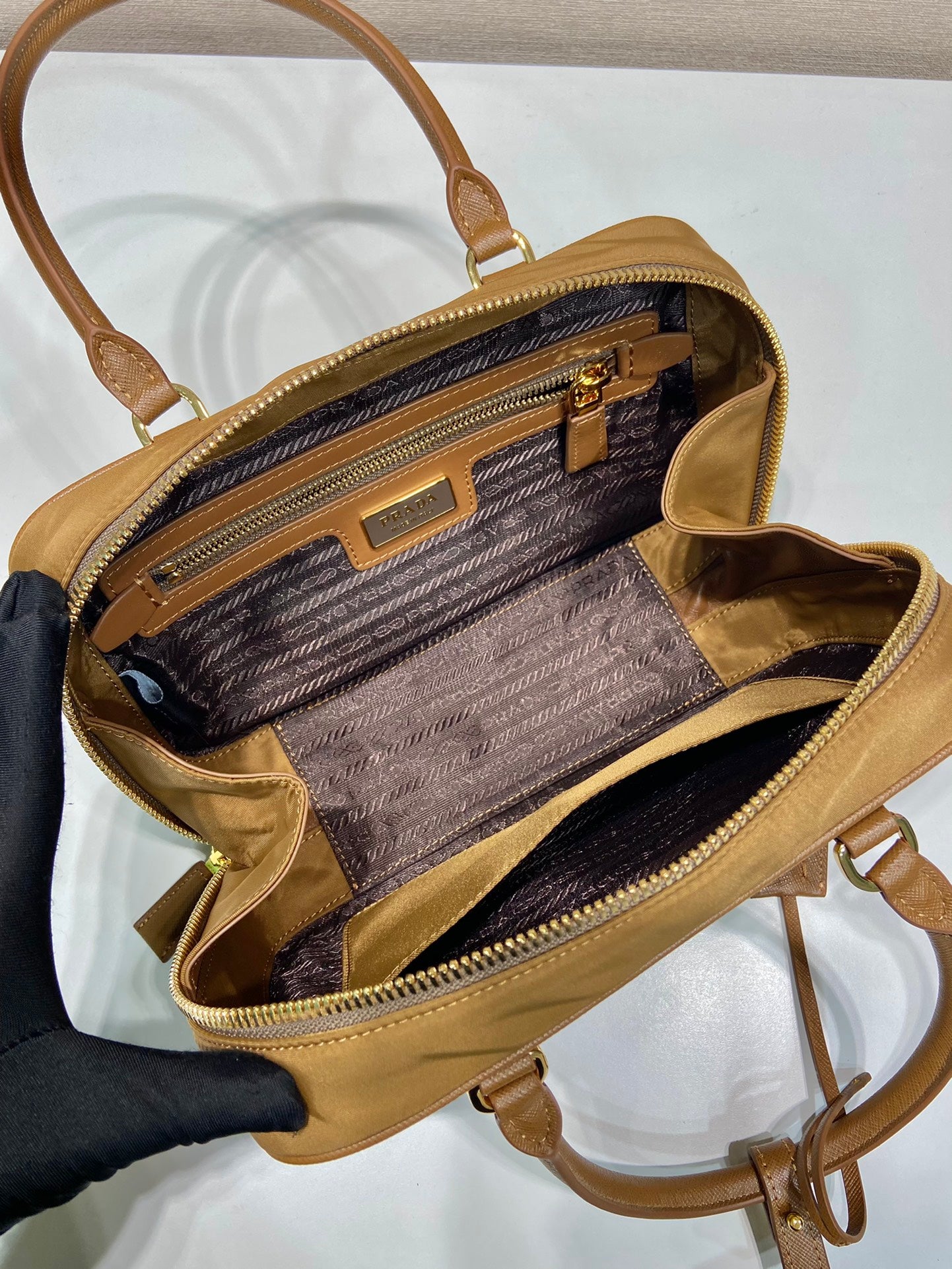 SMALL TOP HANDLE BAG 25 IN GOLDEN BROWN NYLON AND CALFSKIN TRIM