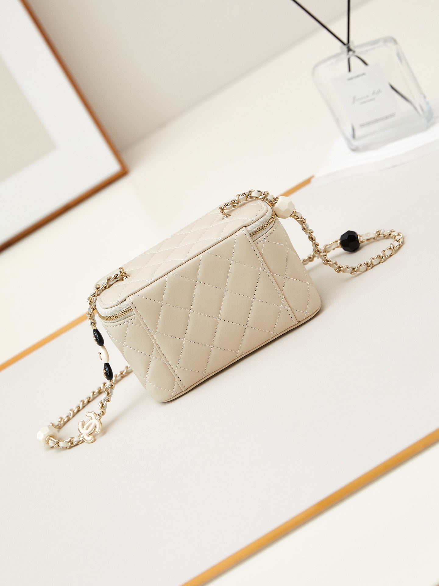 23p vanity 17cm cream lambskin light gold hardware