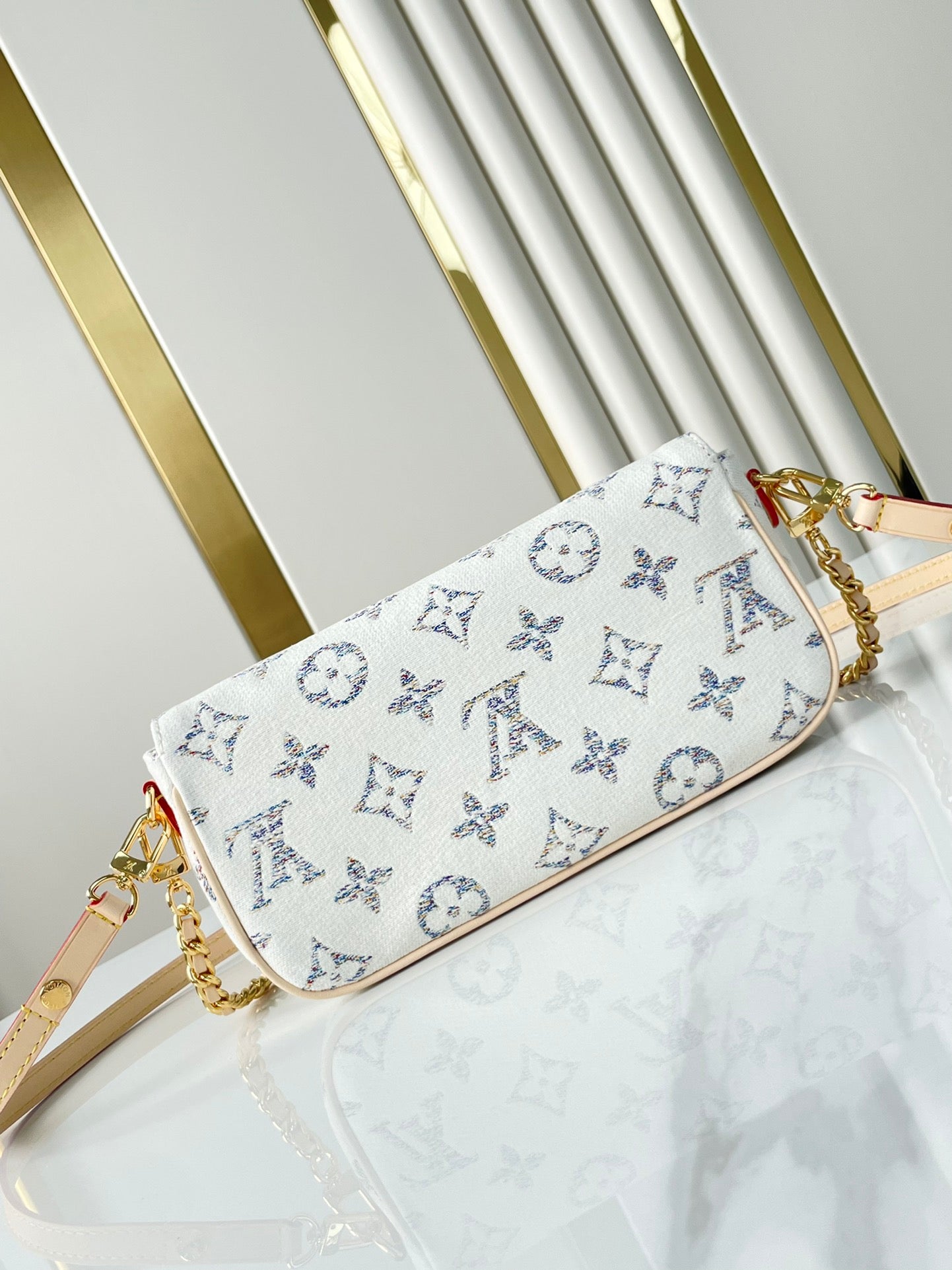 WALLET ON CHAIN IVY 23 IN WHITE MONOGRAM JACQUARD FABRIC GOLD HARDWARE