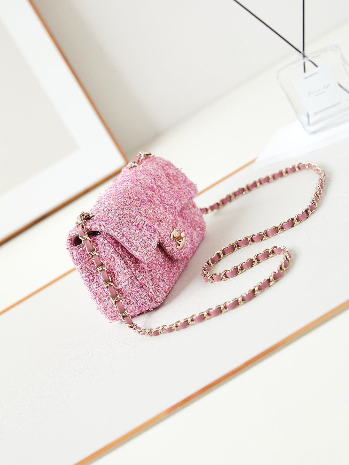 24p mini classic 20cm pink tweed gold hardware