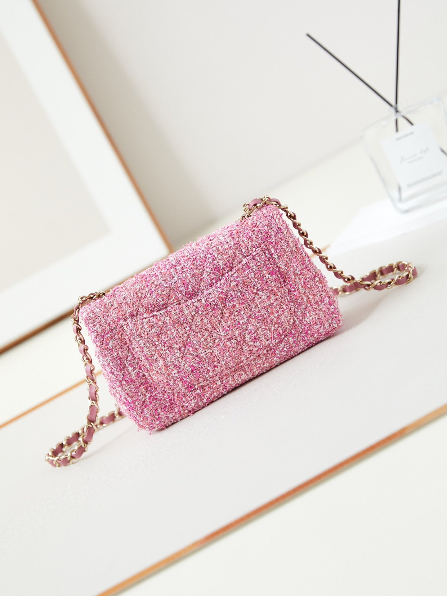 24p mini classic 20cm pink tweed gold hardware