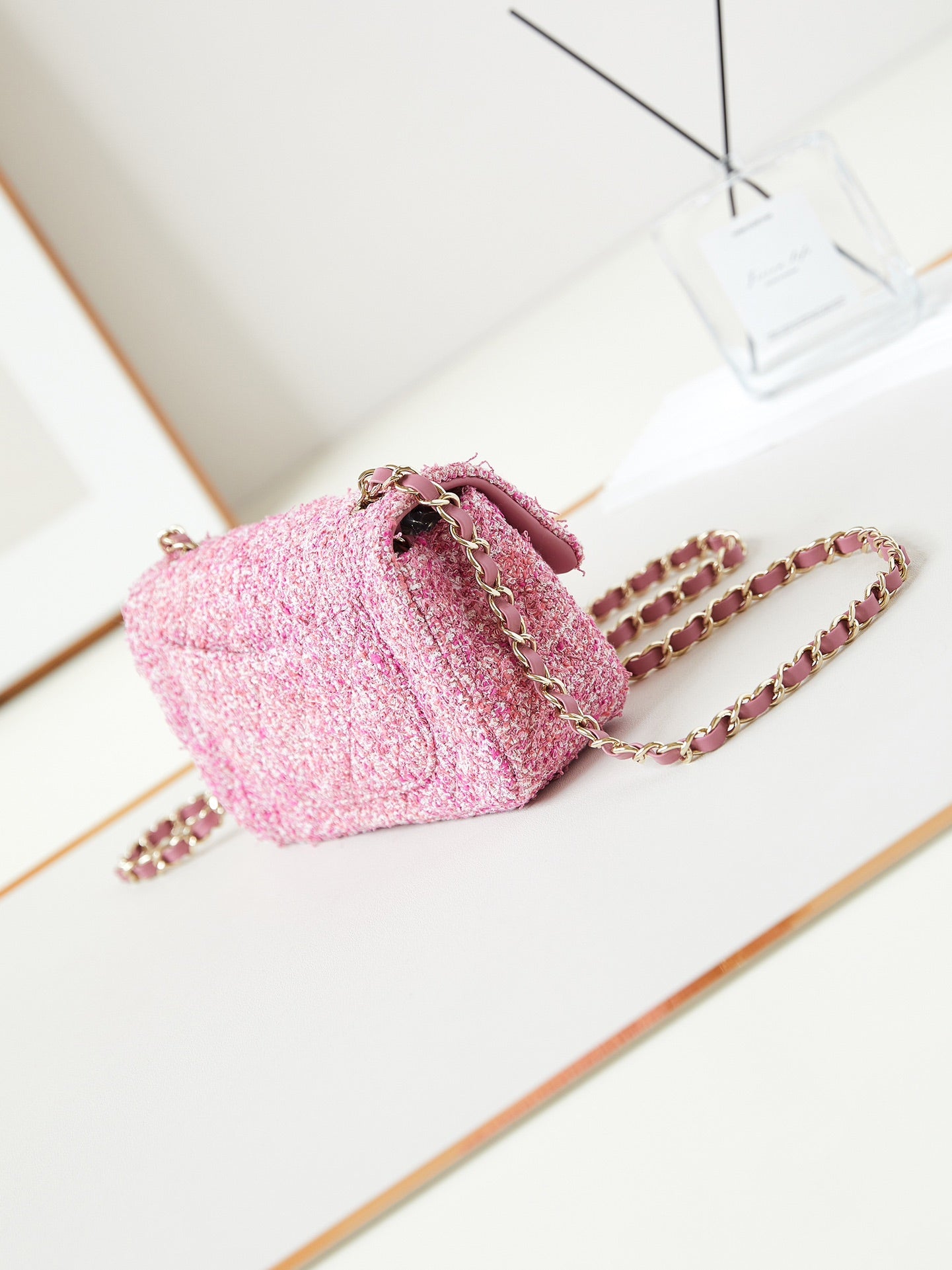 24p mini classic 20cm pink tweed gold hardware