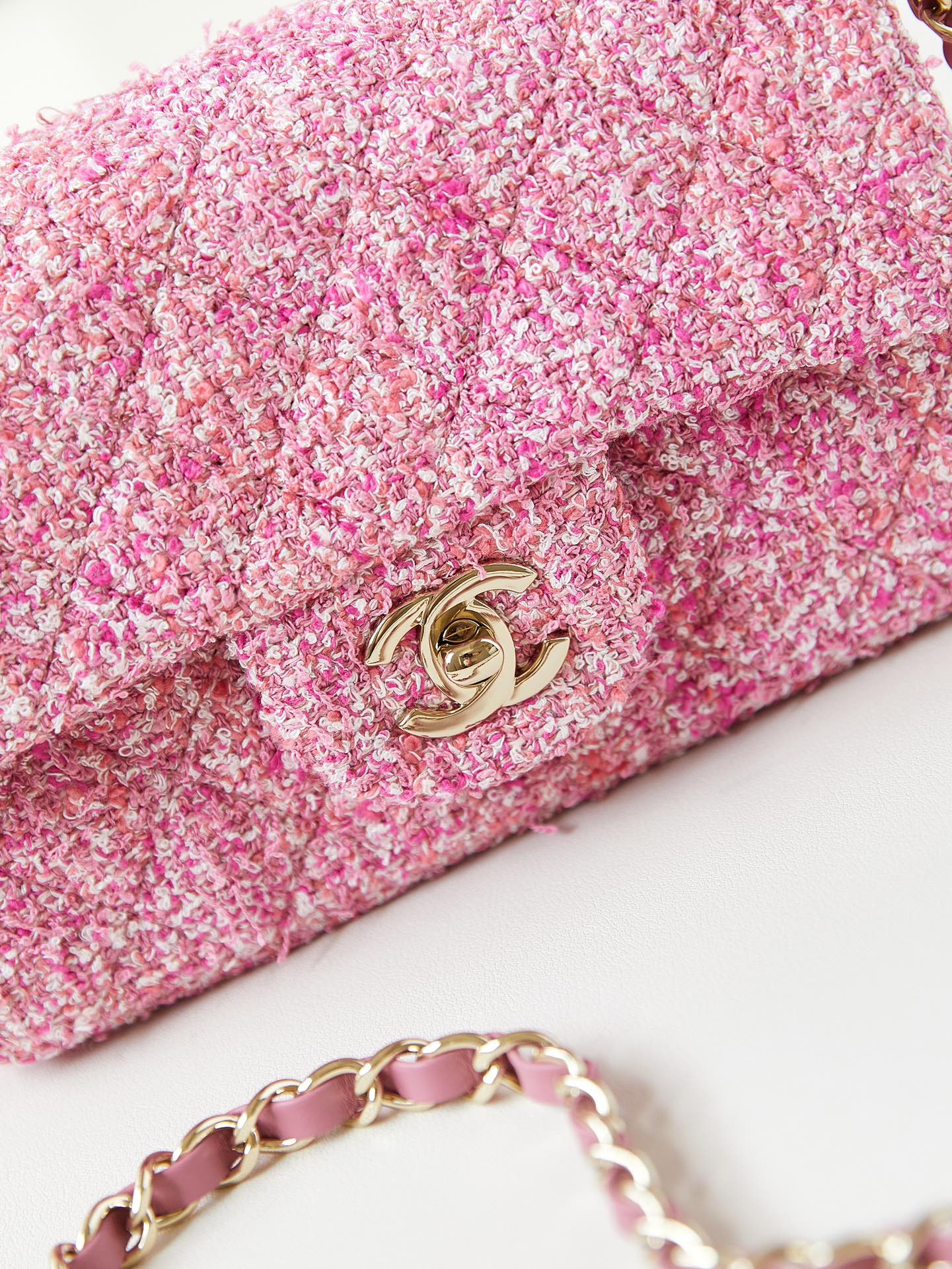 24p mini classic 20cm pink tweed gold hardware