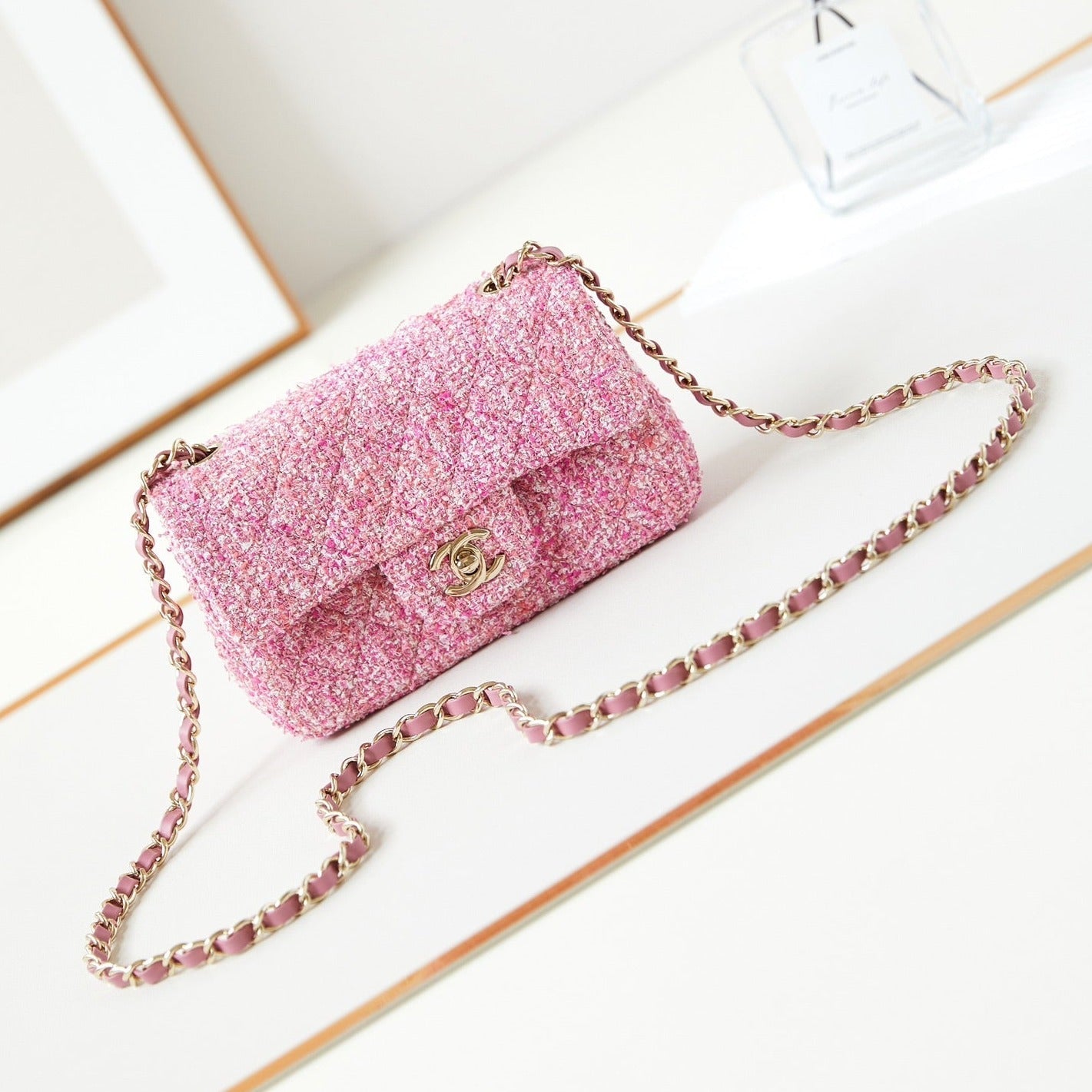 24p mini classic 20cm pink tweed gold hardware