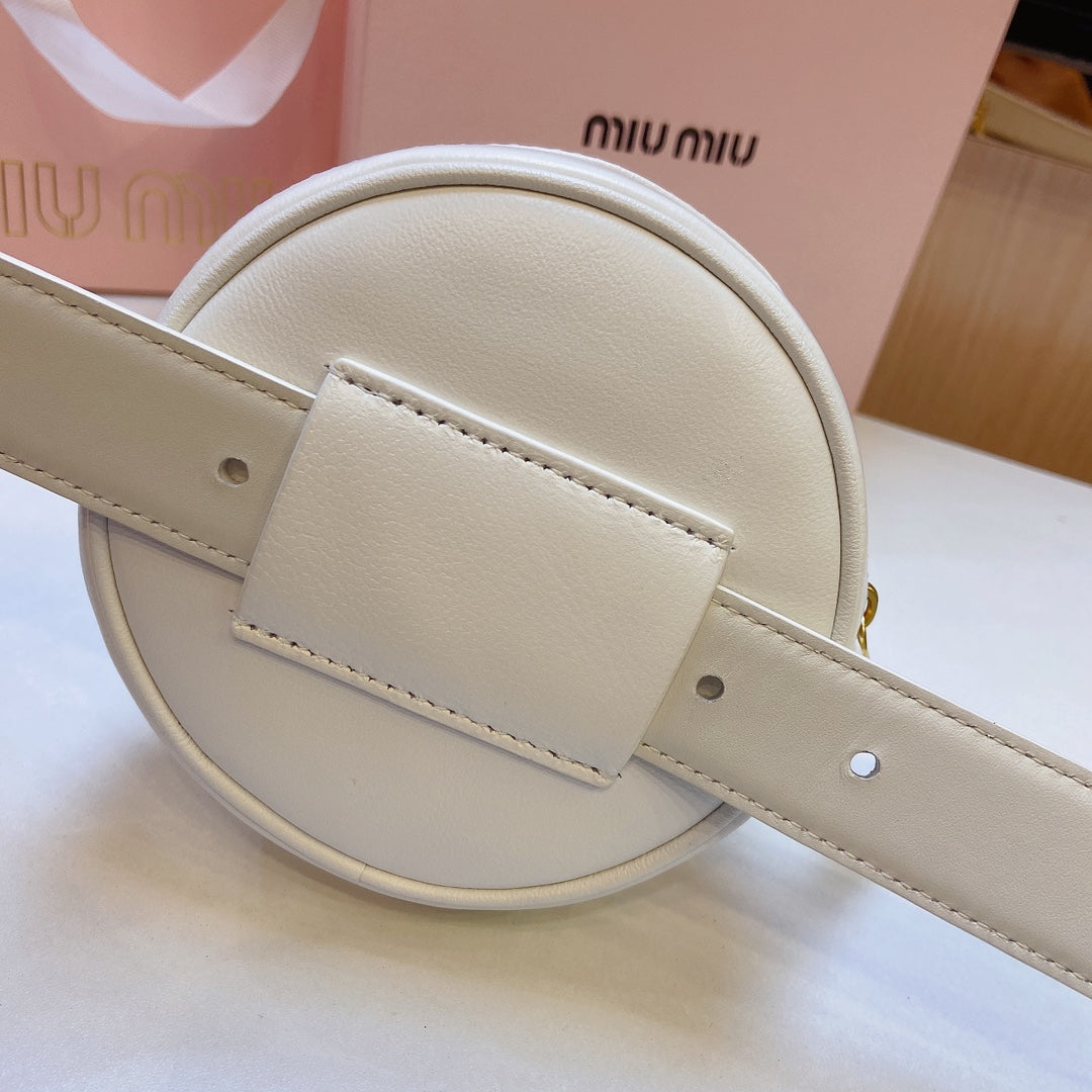 miu white belt 30mm with circle matelasse bag