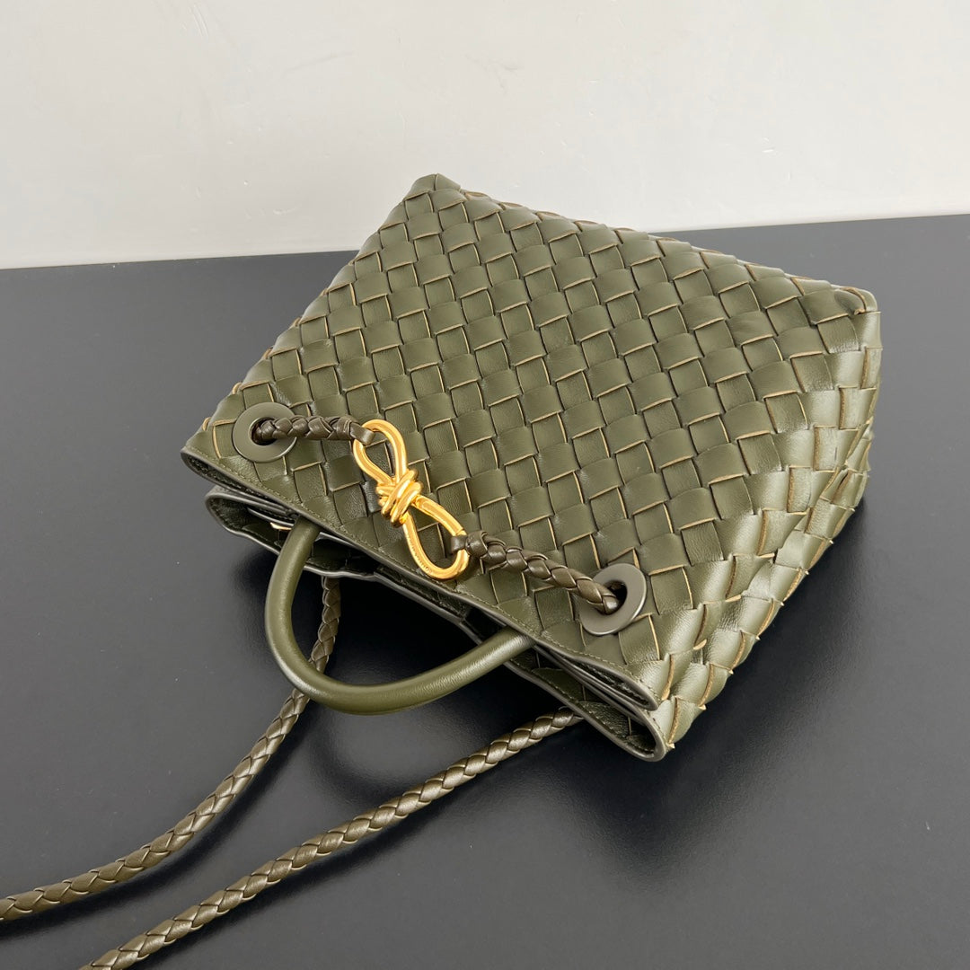 bv medium andiamo 32 khaki green lambskin