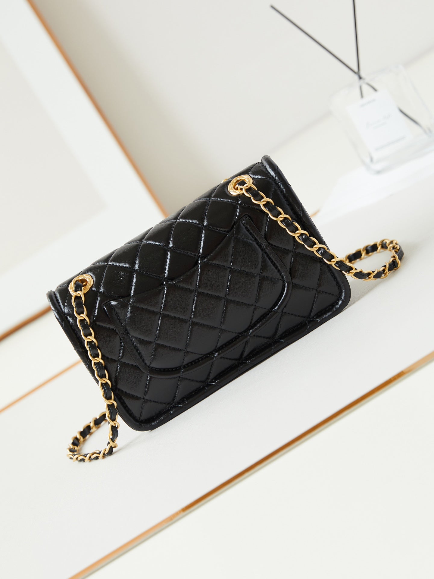 24s small flap bag 23cm black calfskin gold hardware