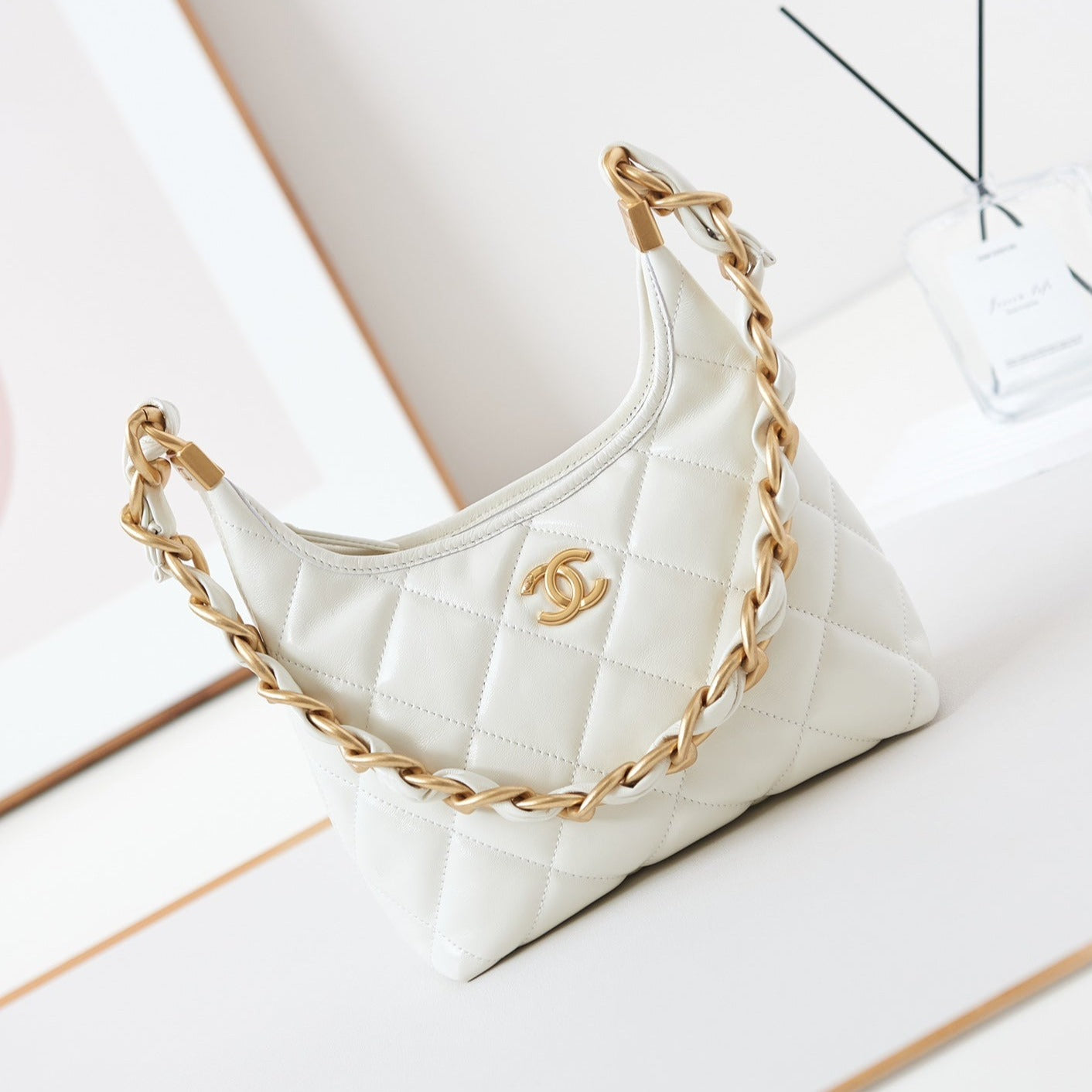 24a hobo bag 23cm white calfskin gold hardware