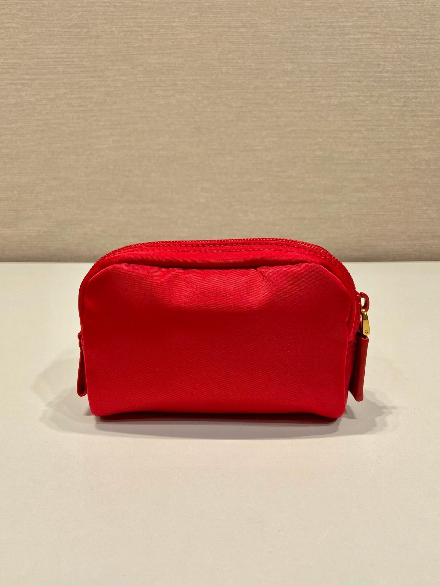 CLUTCH 12 IN PASSION RED RE-NYLON