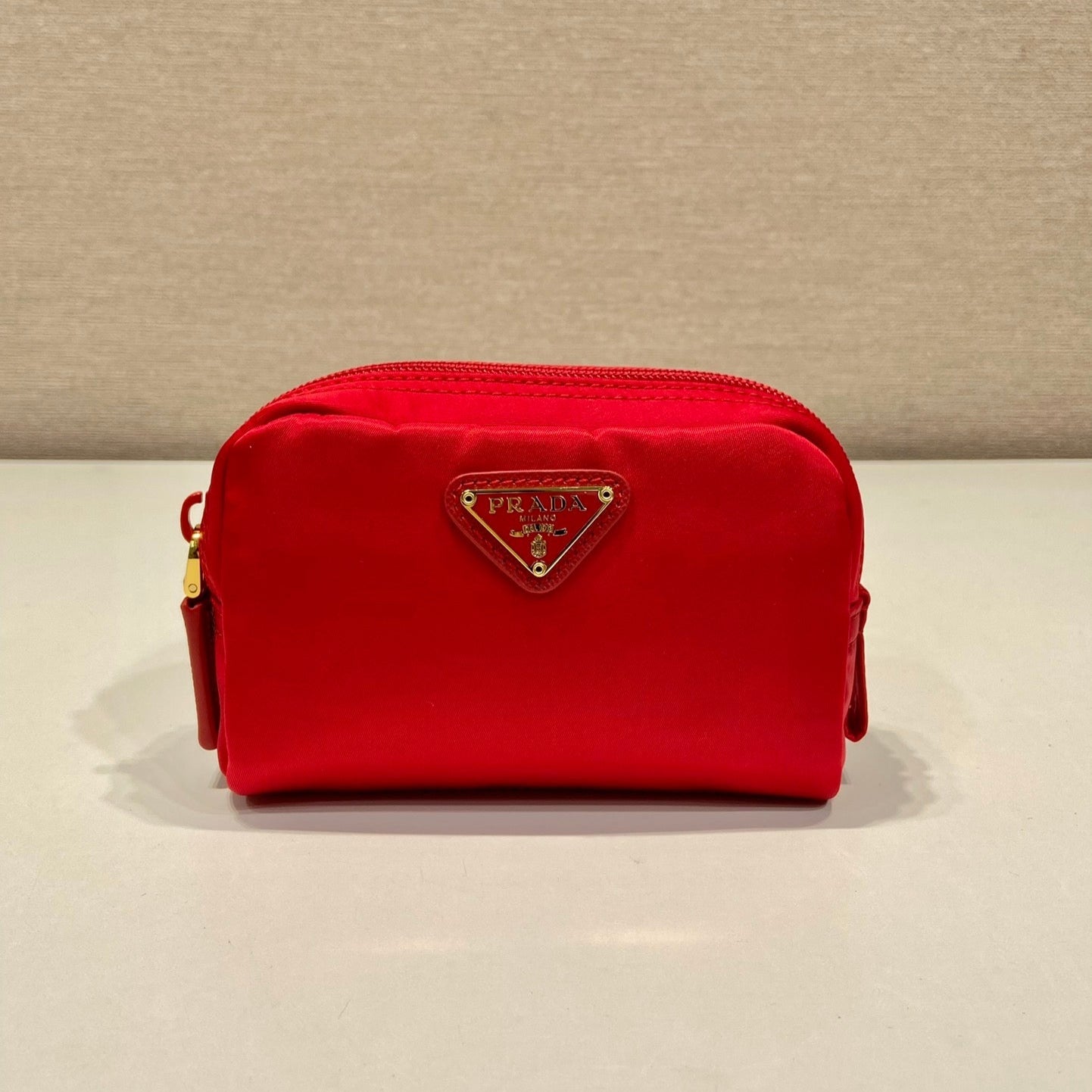 CLUTCH 12 IN PASSION RED RE-NYLON