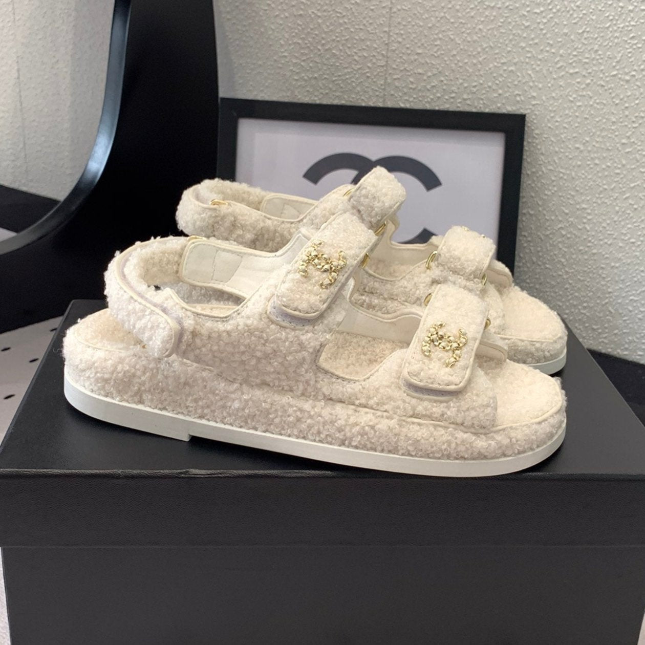 CC DAD SANDAL WHITE LAMB FUR